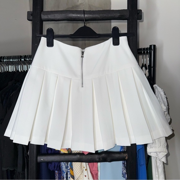 Alice + Olivia Emilie Box Pleat Mini Skirt in Off-White - Picture 9 of 12